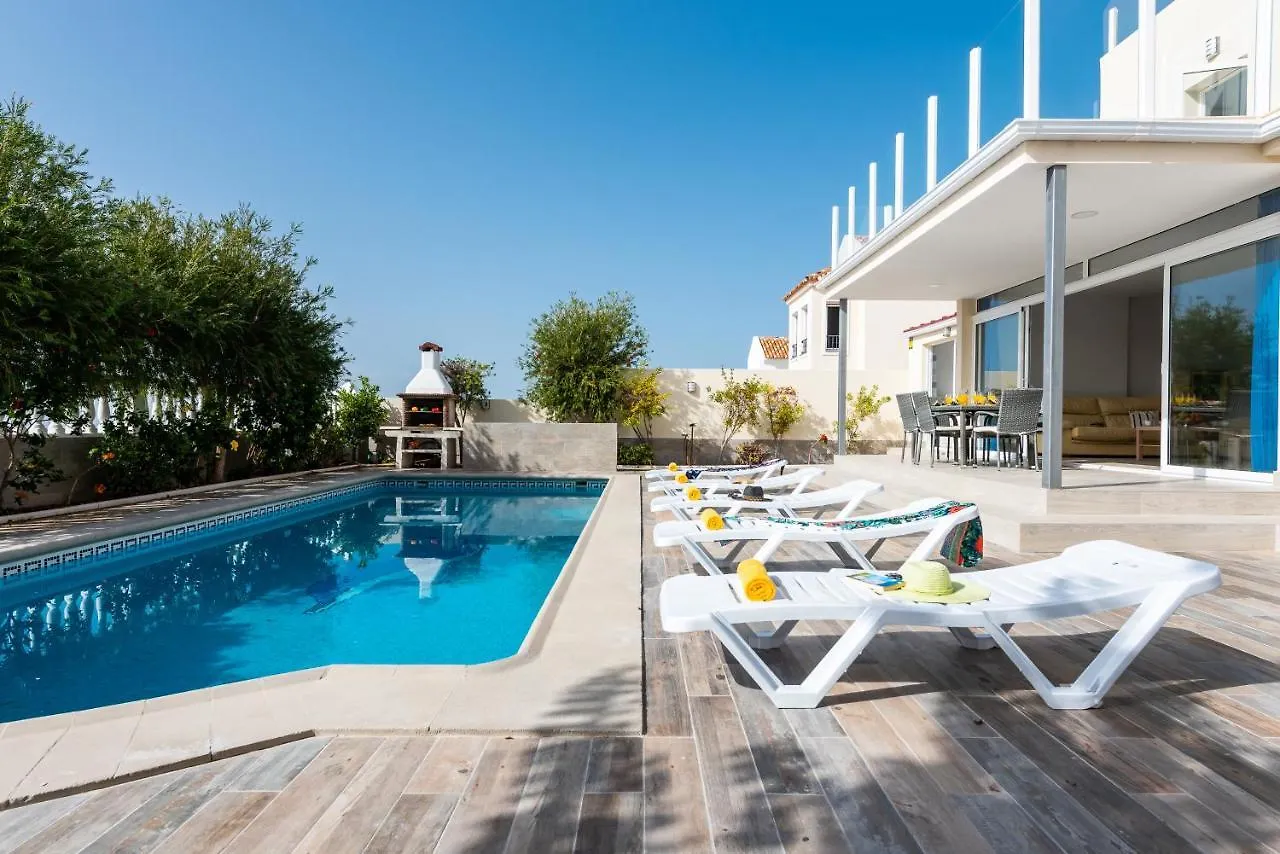 Amazing Villa Medina, Bbq Costa Adeje